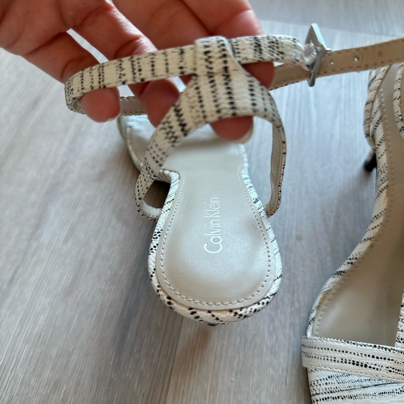 Calvin Klein T-Strap heels zebra/snake - Picture 4 of 7